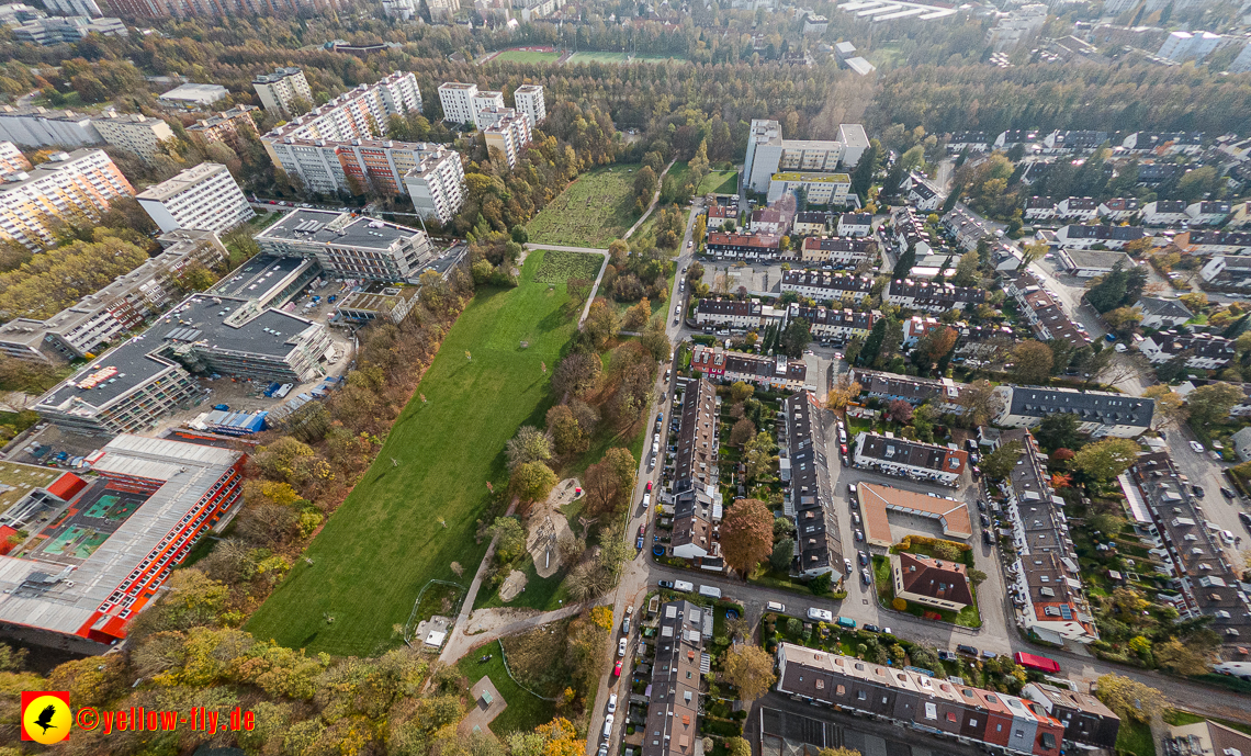 03.11.2022 -  Ostparksee mit Umgebung in Neuperlach